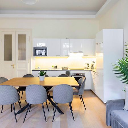 Exclusive & Spacious Central Residence W/ 4Bedrm 2Bathrm ブダペスト エクステリア 写真