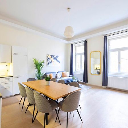Exclusive & Spacious Central Residence W/ 4Bedrm 2Bathrm ブダペスト エクステリア 写真