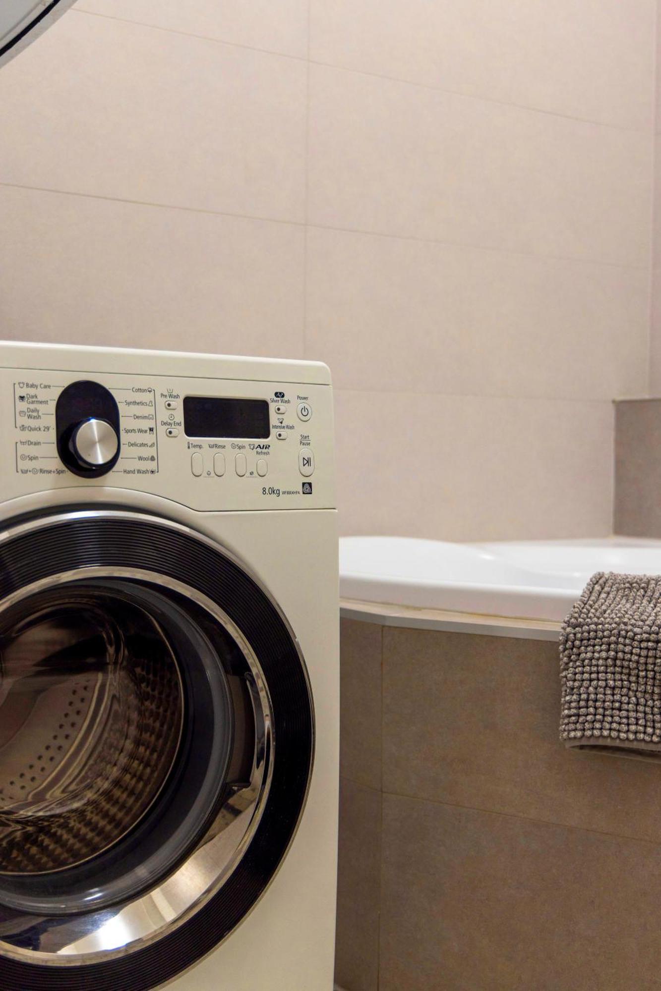 Exclusive & Spacious Central Residence W/ 4Bedrm 2Bathrm ブダペスト エクステリア 写真